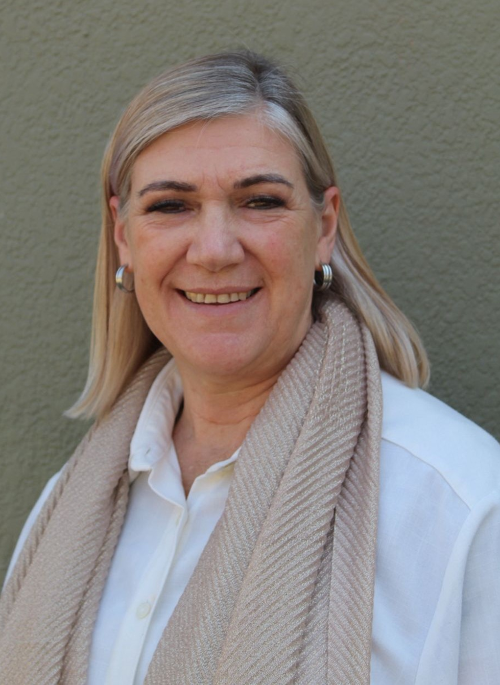 Mrs. Lize Ferreira